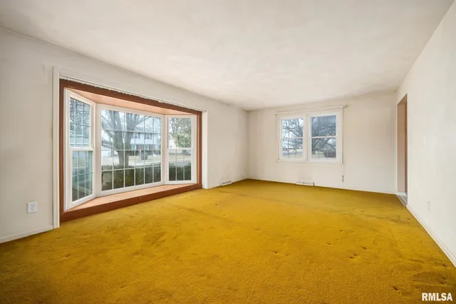 $235,900 | 5824 North Imperial Drive, Peoria, IL 61614