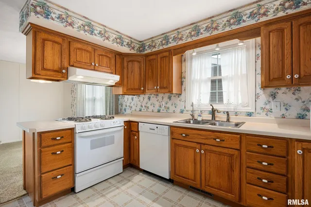 $235,900 | 5824 North Imperial Drive, Peoria, IL 61614