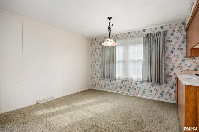 $235,900 | 5824 North Imperial Drive, Peoria, IL 61614