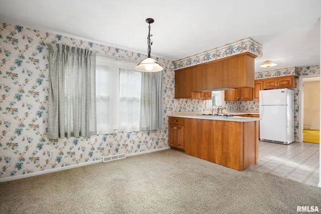 $235,900 | 5824 North Imperial Drive, Peoria, IL 61614