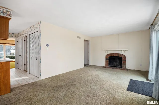 $235,900 | 5824 North Imperial Drive, Peoria, IL 61614