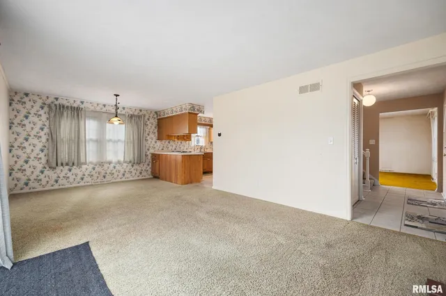 $235,900 | 5824 North Imperial Drive, Peoria, IL 61614