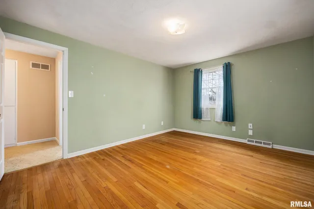 $235,900 | 5824 North Imperial Drive, Peoria, IL 61614