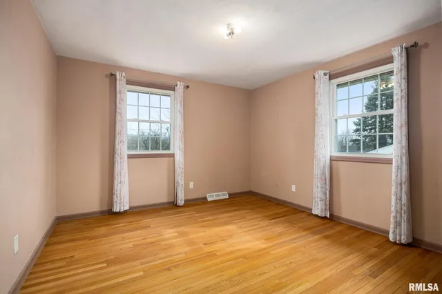 $235,900 | 5824 North Imperial Drive, Peoria, IL 61614