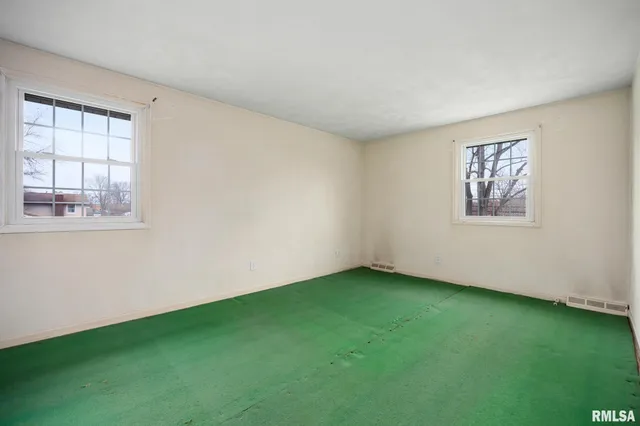 $235,900 | 5824 North Imperial Drive, Peoria, IL 61614