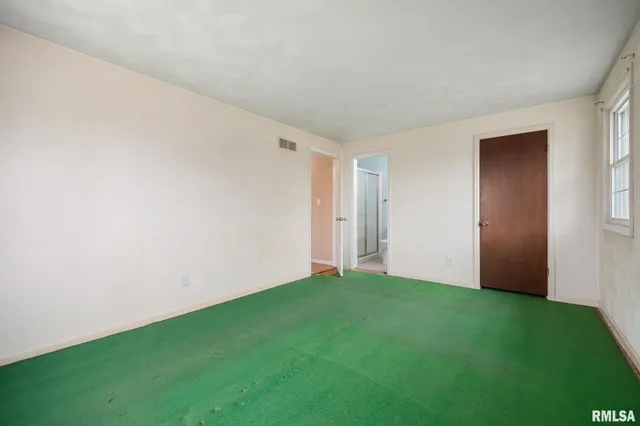 $235,900 | 5824 North Imperial Drive, Peoria, IL 61614