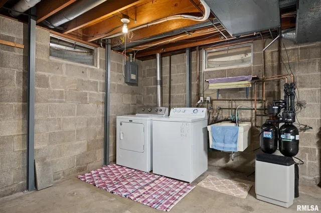 $235,900 | 5824 North Imperial Drive, Peoria, IL 61614