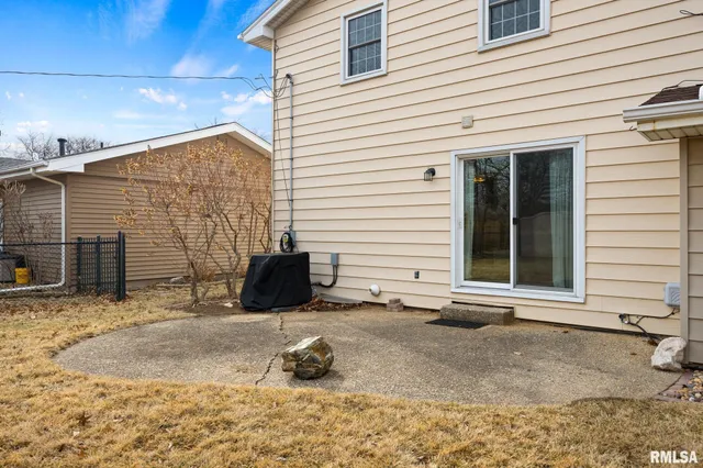 $235,900 | 5824 North Imperial Drive, Peoria, IL 61614