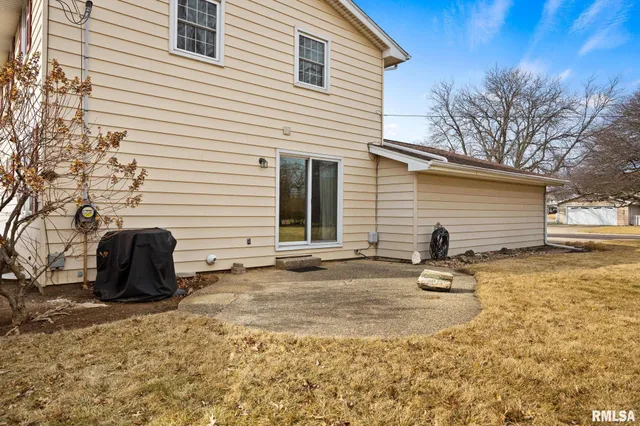 $235,900 | 5824 North Imperial Drive, Peoria, IL 61614