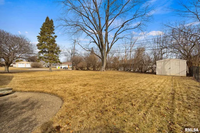 $235,900 | 5824 North Imperial Drive, Peoria, IL 61614