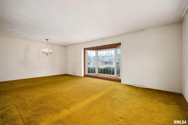 $235,900 | 5824 North Imperial Drive, Peoria, IL 61614