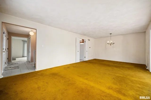 $235,900 | 5824 North Imperial Drive, Peoria, IL 61614