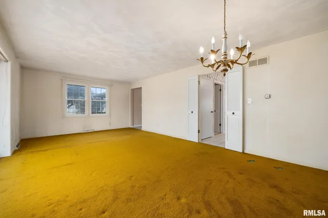 $235,900 | 5824 North Imperial Drive, Peoria, IL 61614