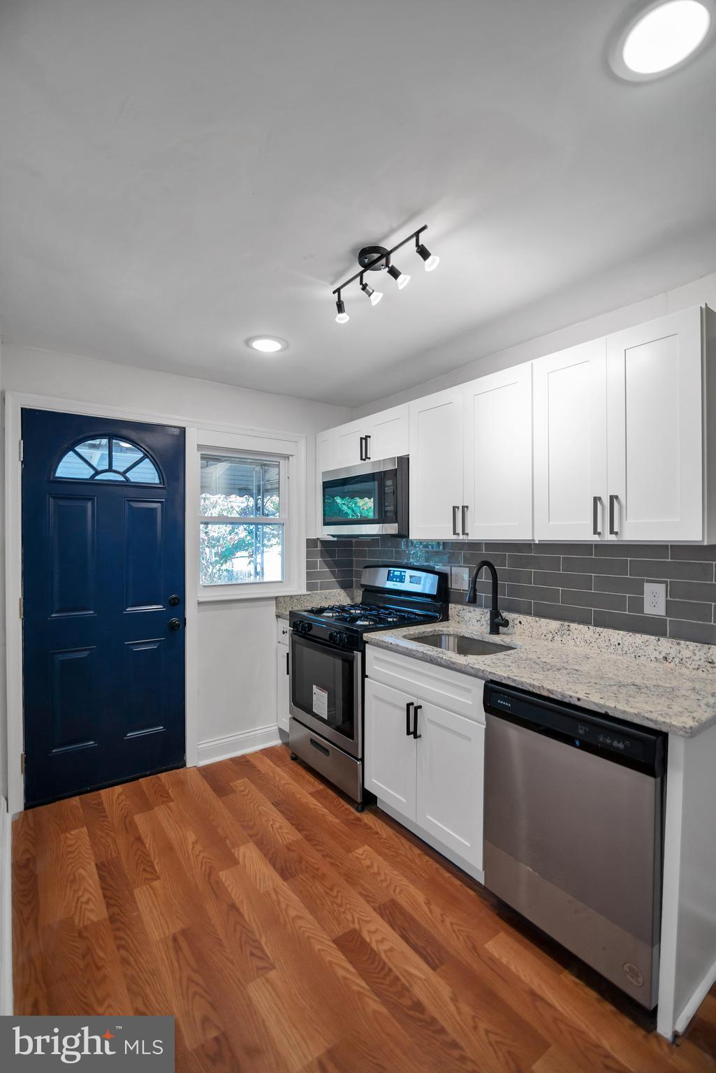 1328 Deanwood Road Parkville, MD 21234 - Photo 7 of 45