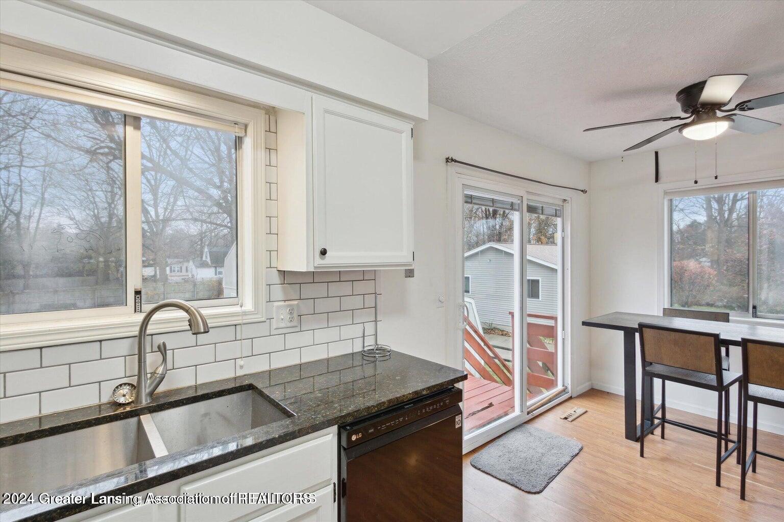 307 Sawyer Road Lansing, MI 48911 - Photo 16 of 47 16