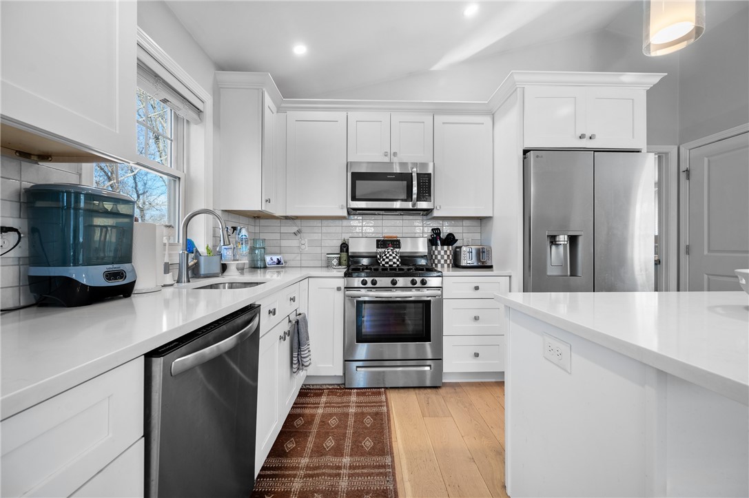 43 Beaver Avenue Warwick, RI 02889 - Photo 5 of 28