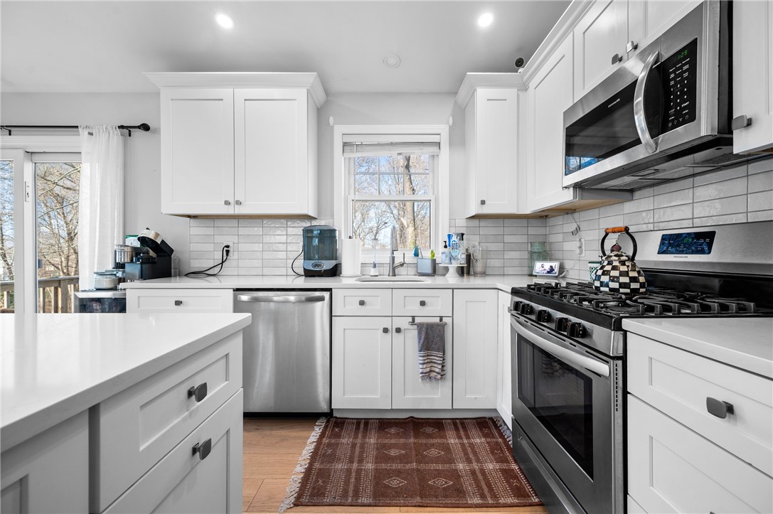 43 Beaver Avenue Warwick, RI 02889 - Photo 8 of 28