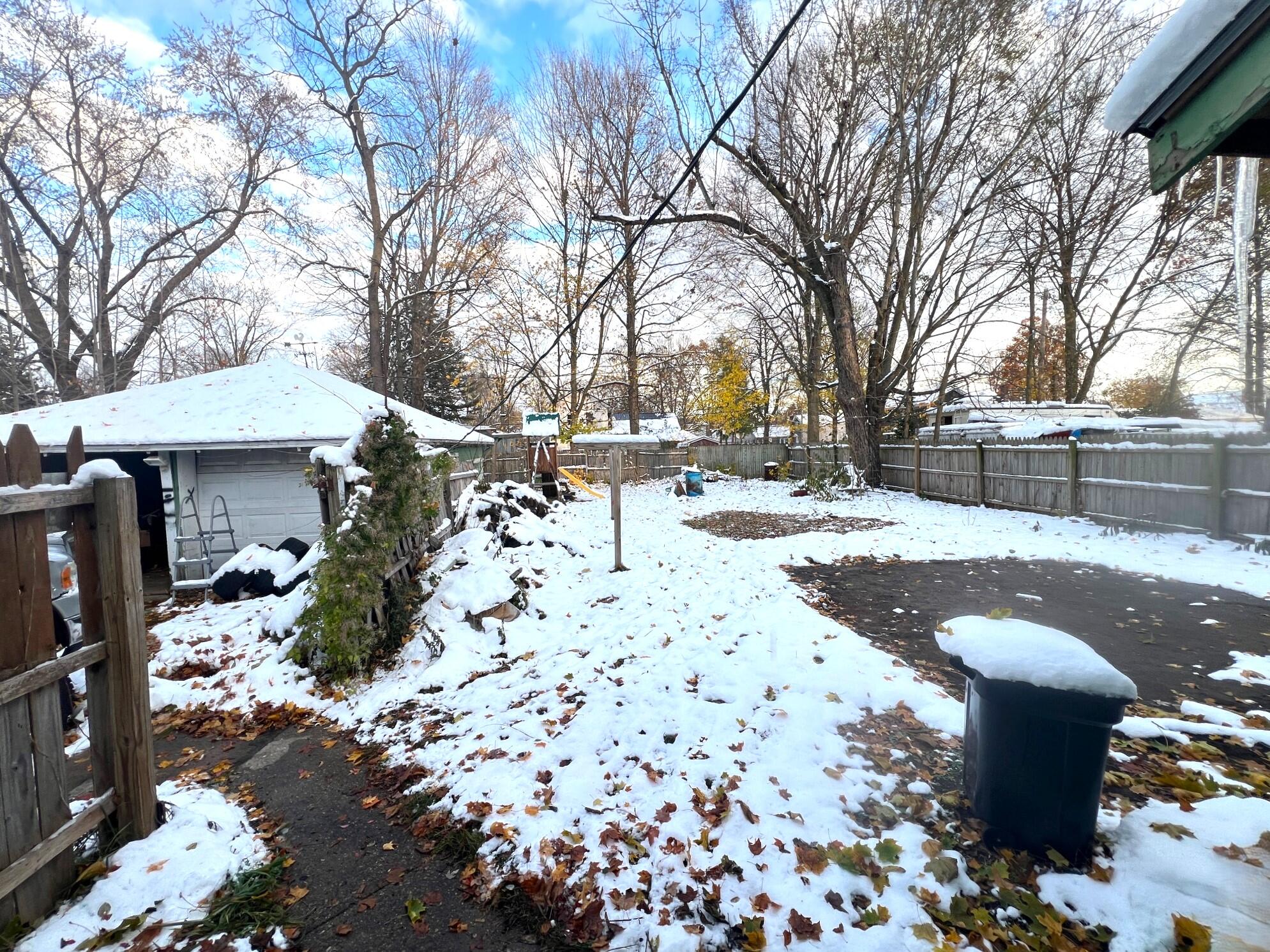 511 Maple Street Three Rivers, MI 49093 - Photo 4 of 15 Yard