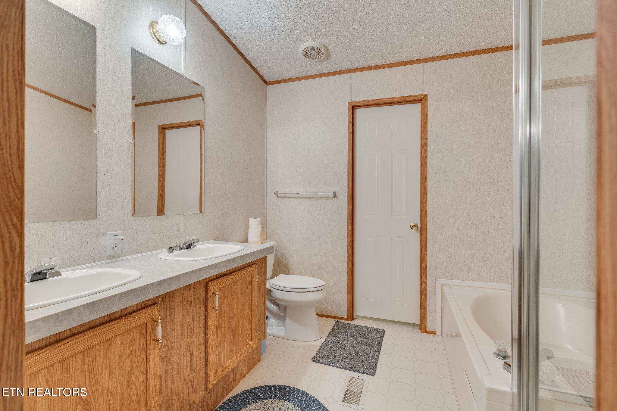 1983 Oasis Road Bulls Gap, TN 37711 - Photo 18 of 24 Primary Bath