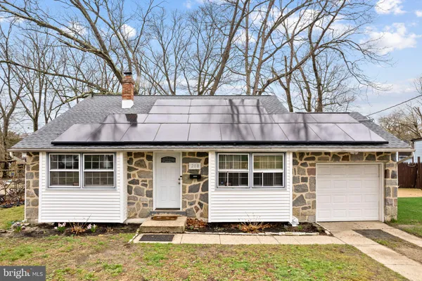 $325,000 | 208 Sussex Drive, Lindenwold, NJ 08021