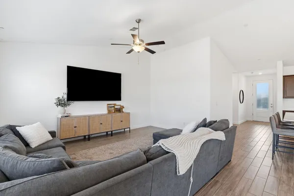 $495,000 | 6128 East Platt Avenue, Fresno, CA 93727