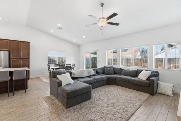 $495,000 | 6128 East Platt Avenue, Fresno, CA 93727