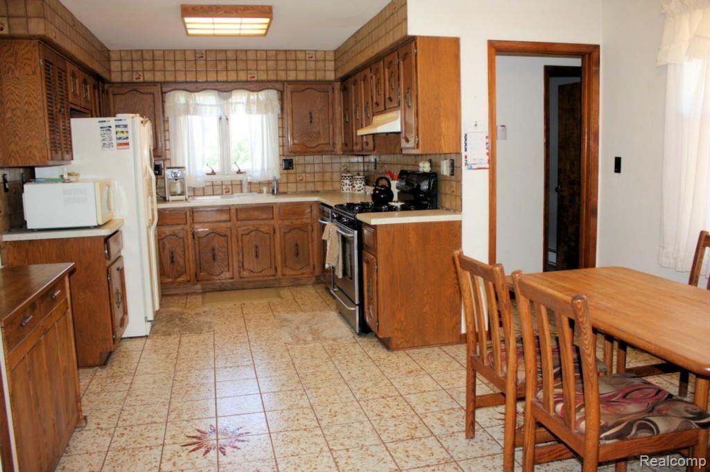 375 Holmes Road Allenton, MI 48002 - Photo 16 of 35