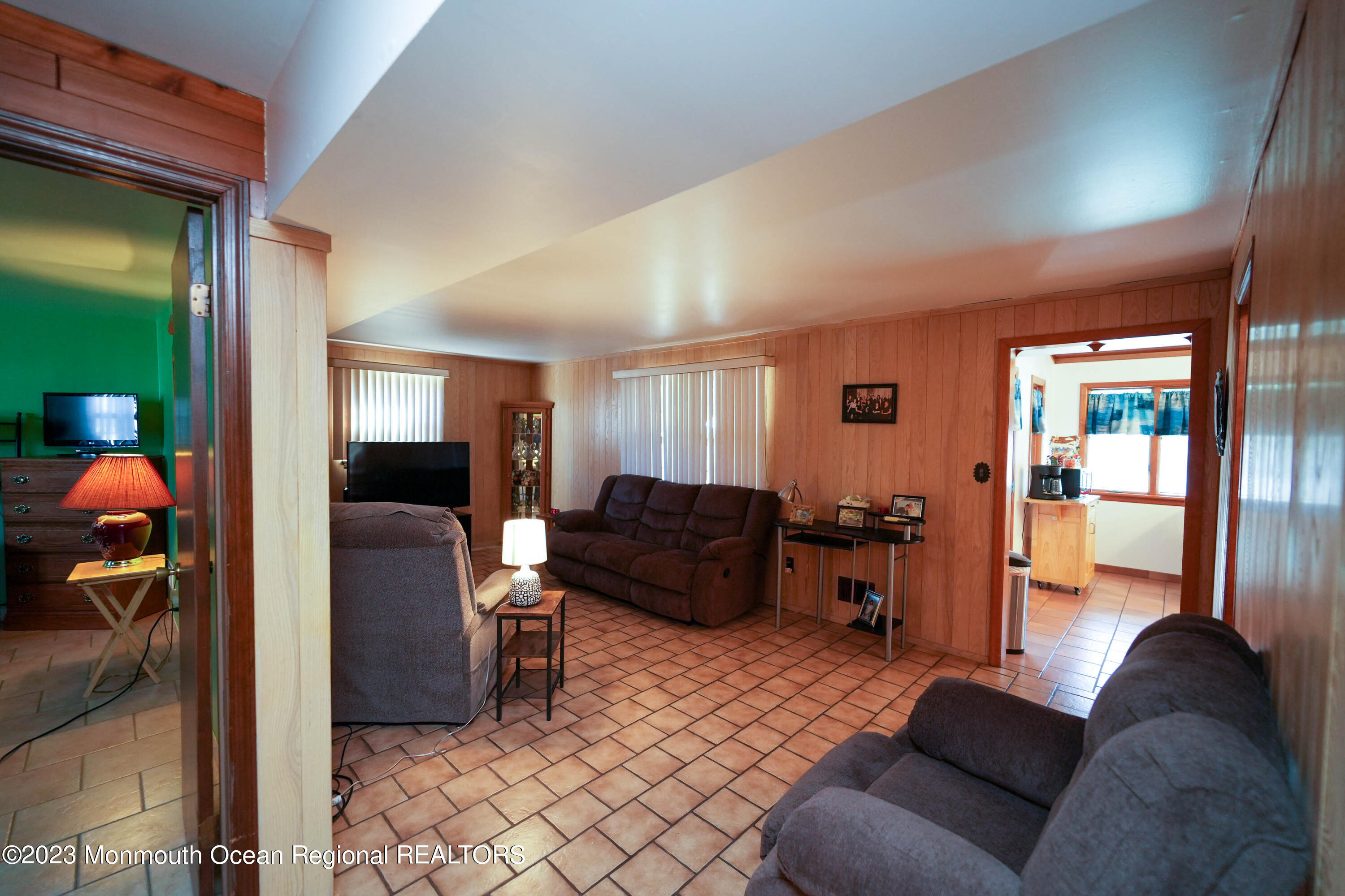 8 Leocadia Court Hazlet, NJ 07730 - Photo 22 of 46 8 Leocadia Ct-25