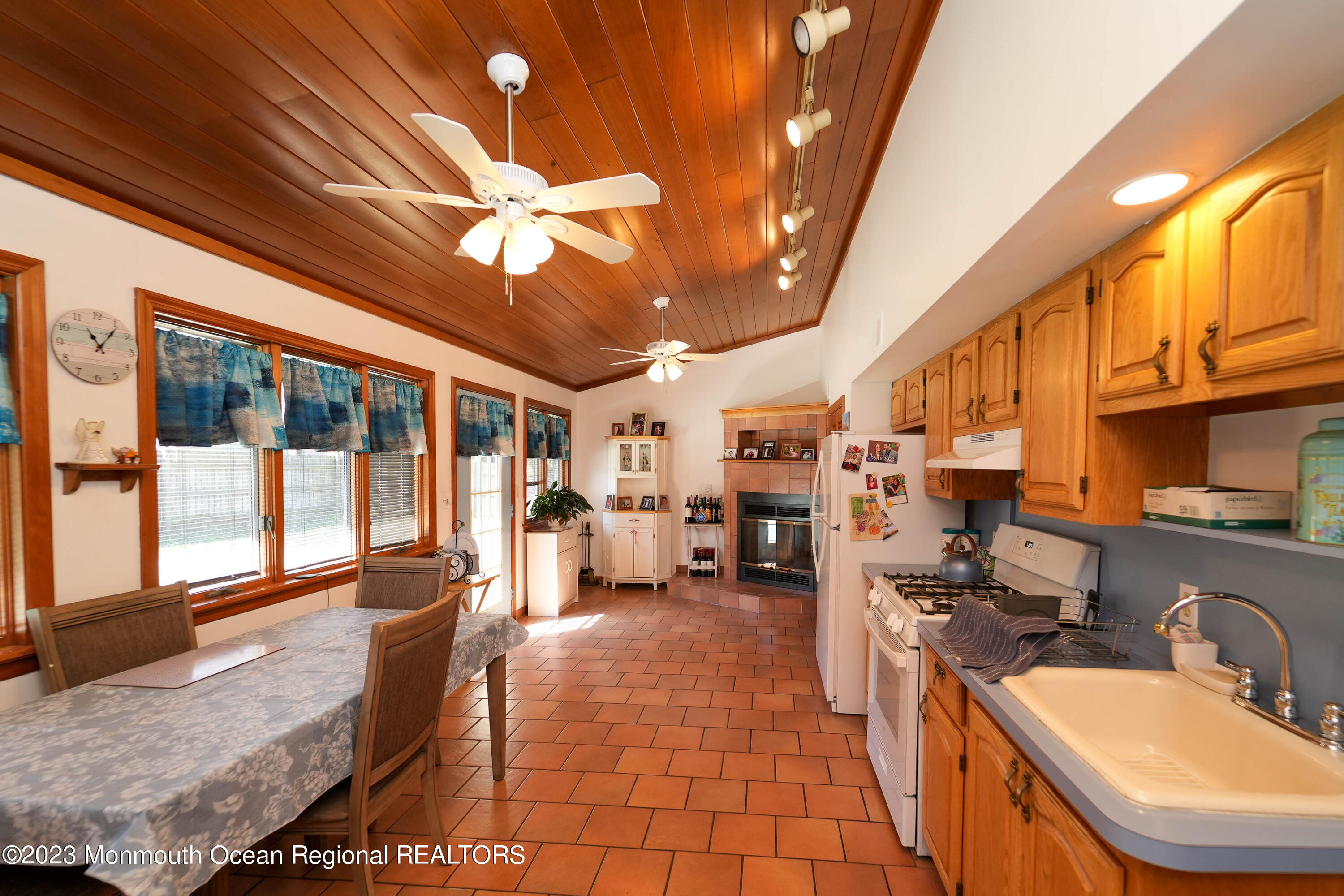 8 Leocadia Court Hazlet, NJ 07730 - Photo 26 of 46 8 Leocadia Ct-29