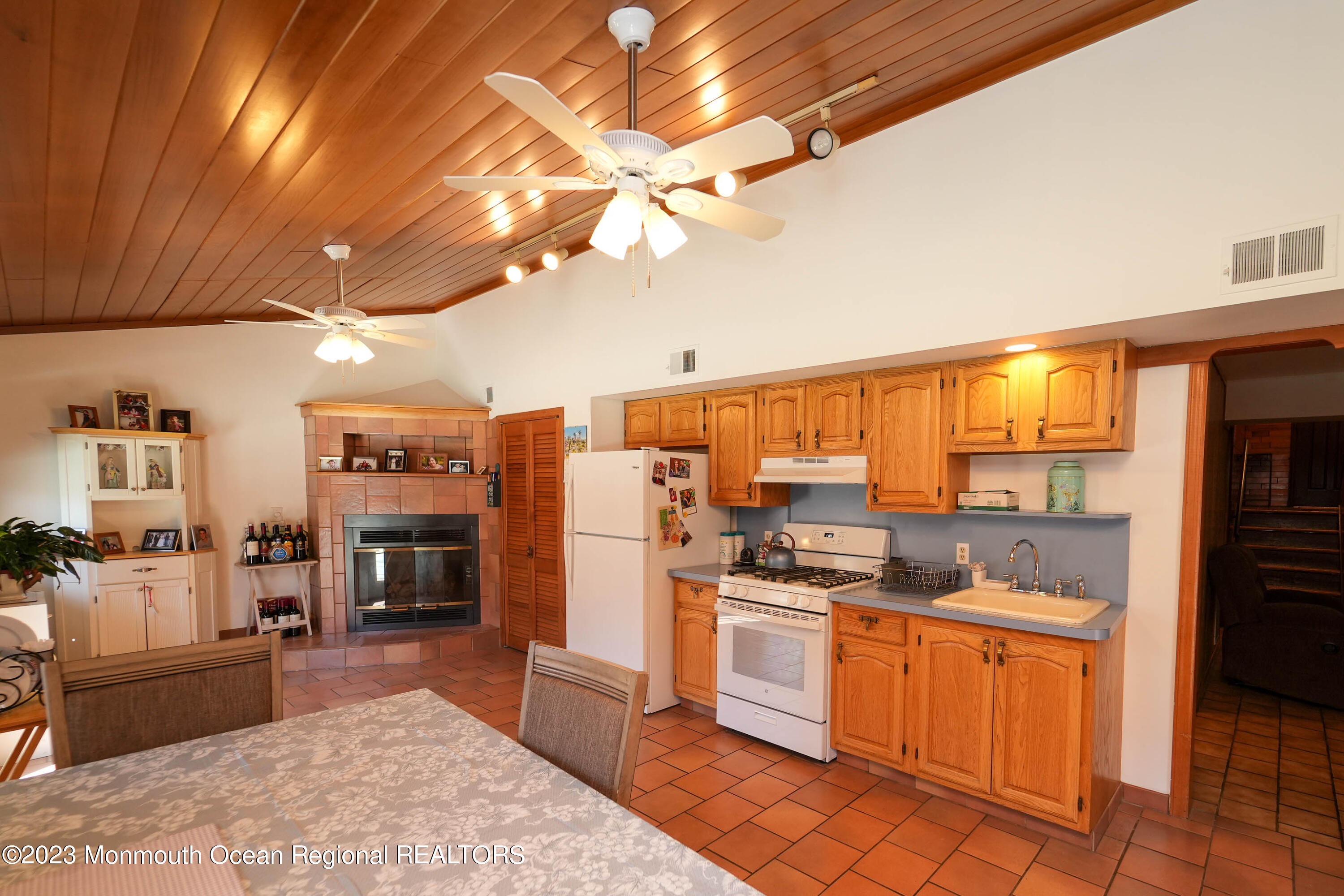 8 Leocadia Court Hazlet, NJ 07730 - Photo 27 of 46 8 Leocadia Ct-30