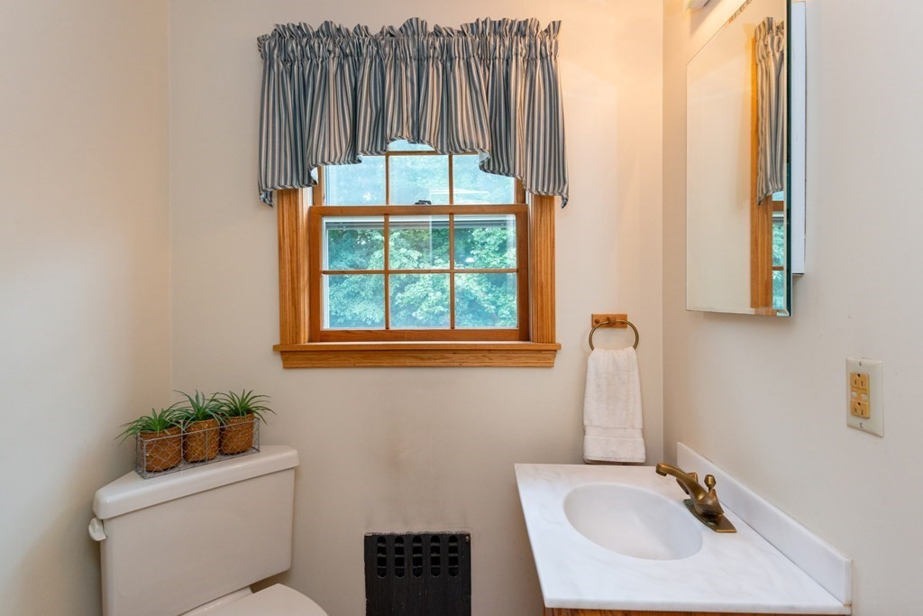12 Elizabeth Road Stoneham, MA 02180 - Photo 15 of 37 Gallery Image 15