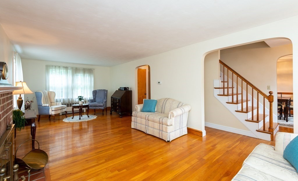 12 Elizabeth Road Stoneham, MA 02180 - Photo 6 of 37 Gallery Image 6