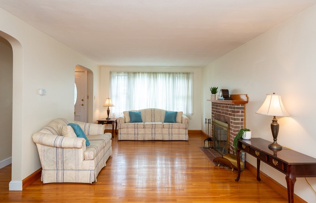 12 Elizabeth Road Stoneham, MA 02180 - Photo 8 of 37 Gallery Image 8