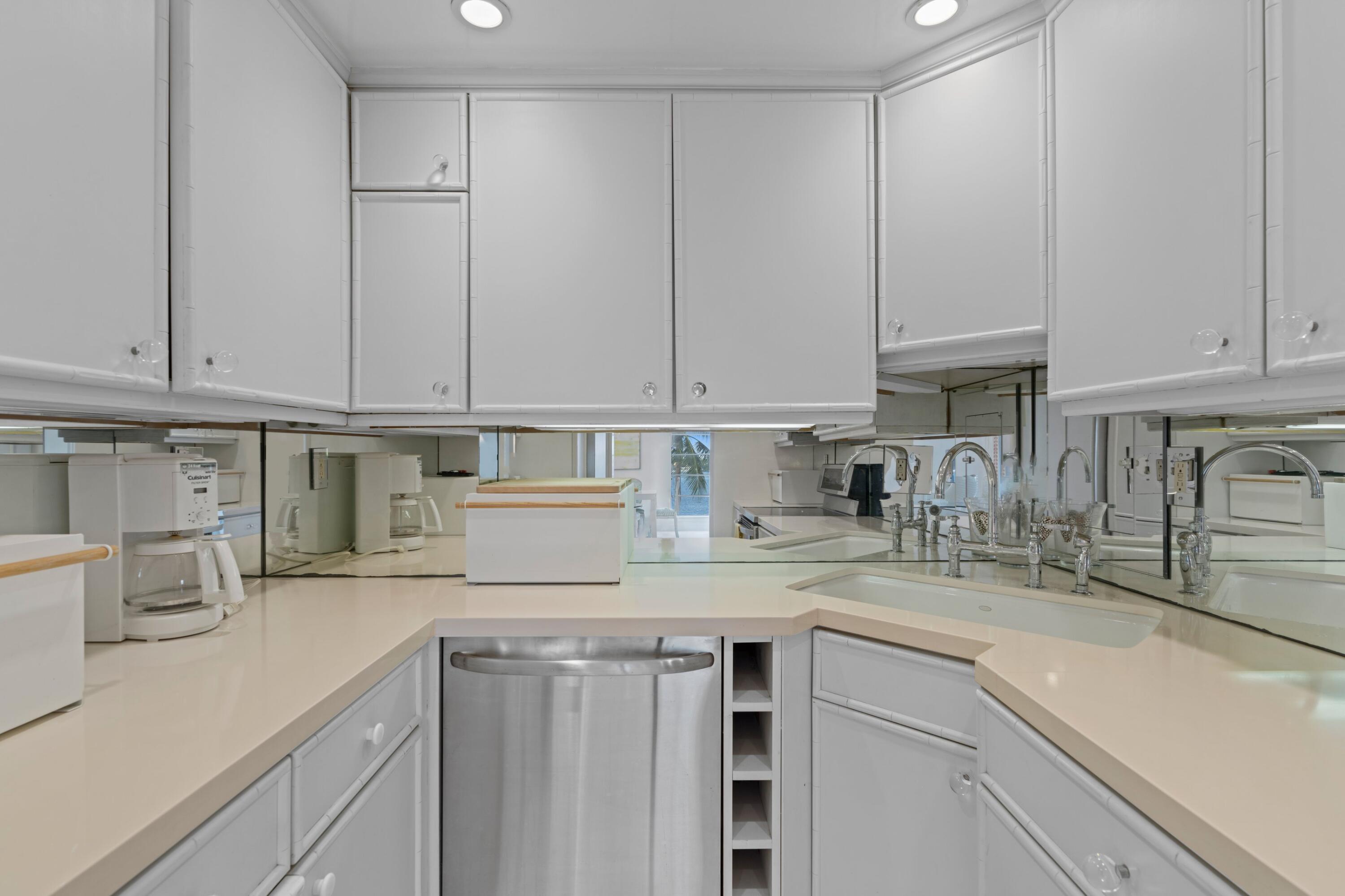 2800 North Flagler Drive, Unit 404 West Palm Beach, FL 33407 - Photo 18 of 34 DSC06908.jpg-SMALL