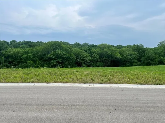 $179,900 | Lot 19 South Eagle Crest Drive, Lee's Summit, MO 64086