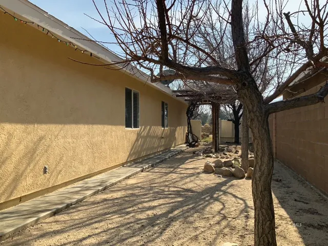 $465,000 | 121 East Pangborn Street, Lone Pine, CA 93545