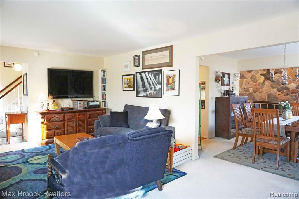 35718 Johnstown Road Farmington Hills, MI 48335 - Photo 3 of 31