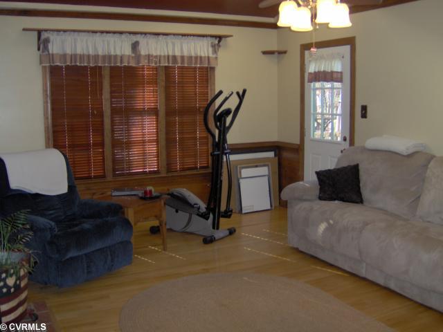 507 Rothschild Drive Chester, VA 23836 - Photo 6 of 11 Den/Family/Great Room