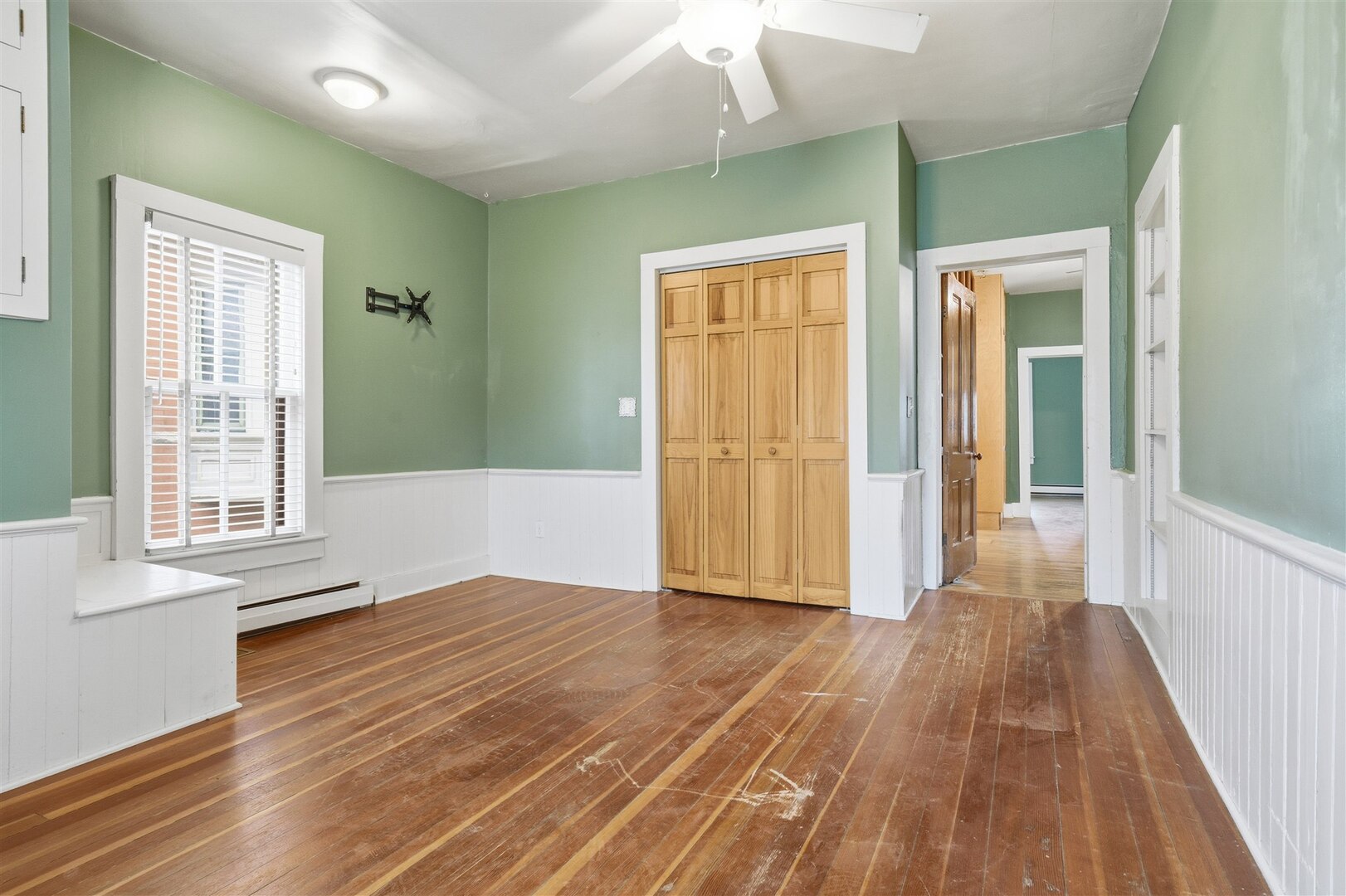 305 East Chestnut Street Bloomington, IL 61701 - Photo 12 of 21