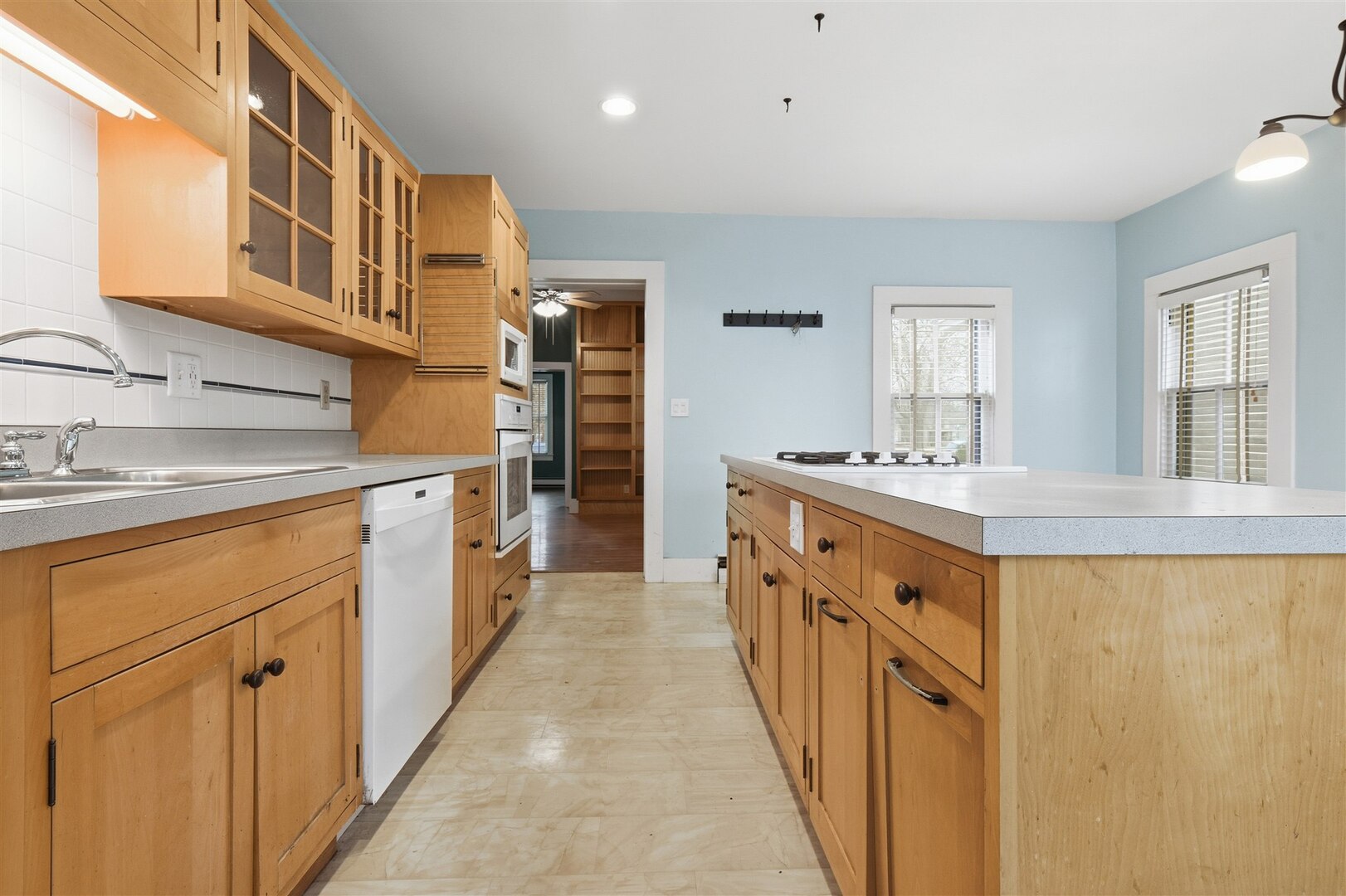 305 East Chestnut Street Bloomington, IL 61701 - Photo 9 of 21