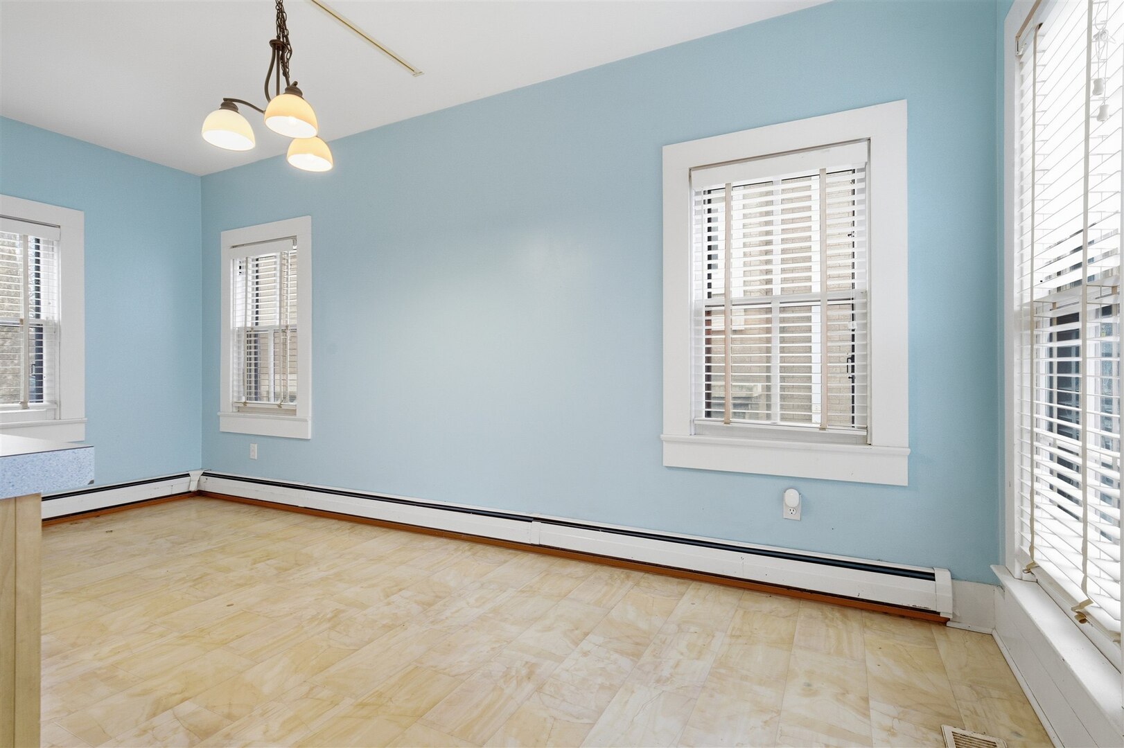 305 East Chestnut Street Bloomington, IL 61701 - Photo 10 of 21