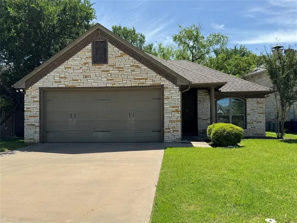 $2,150 | 1309 Preston Trail Court, Granbury, TX 76048