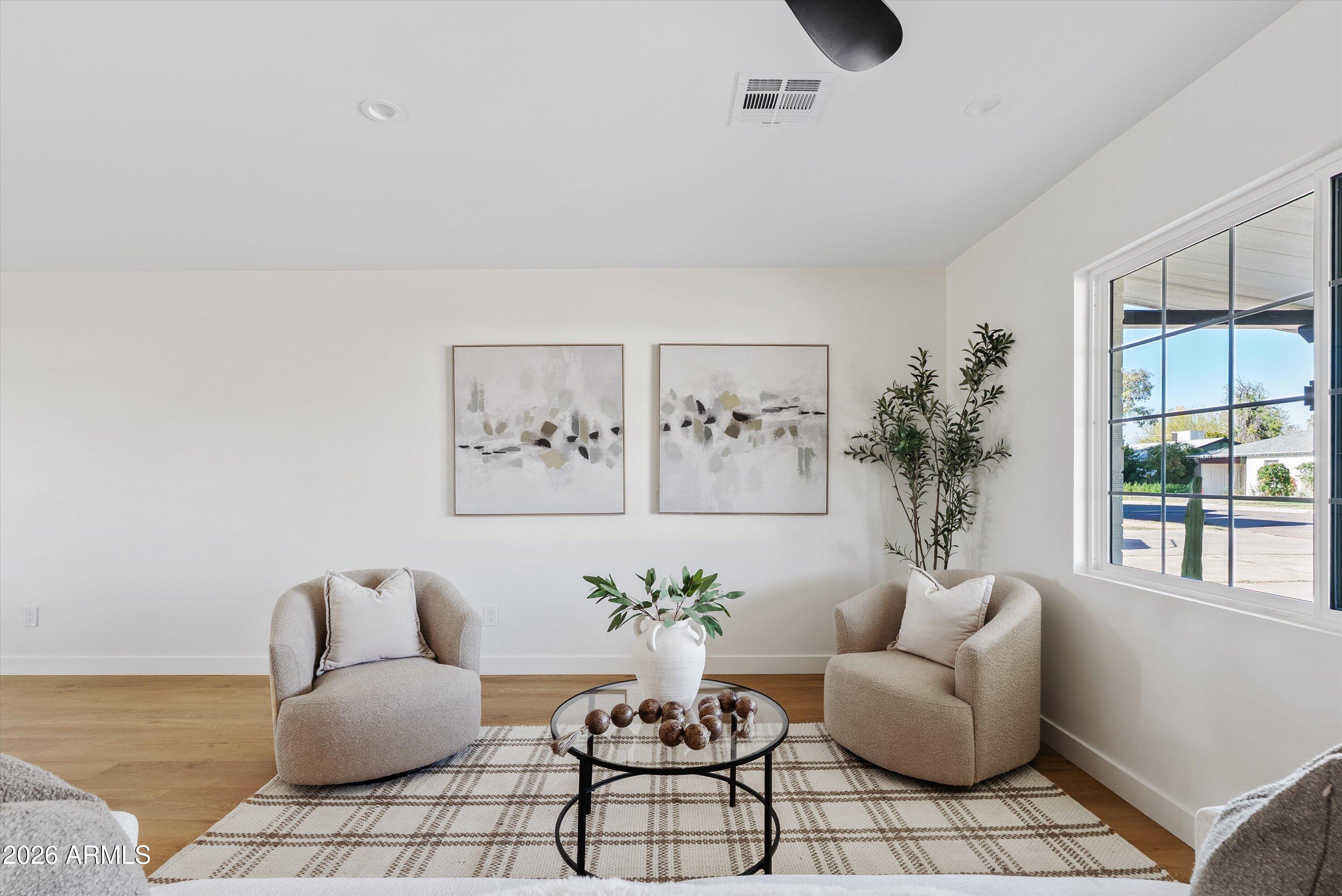 2941 East Cheery Lynn Road Phoenix, AZ 85016 - Photo 10 of 25 a living room with furniture and window