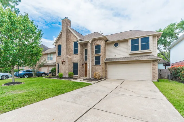 a front view of house with yard