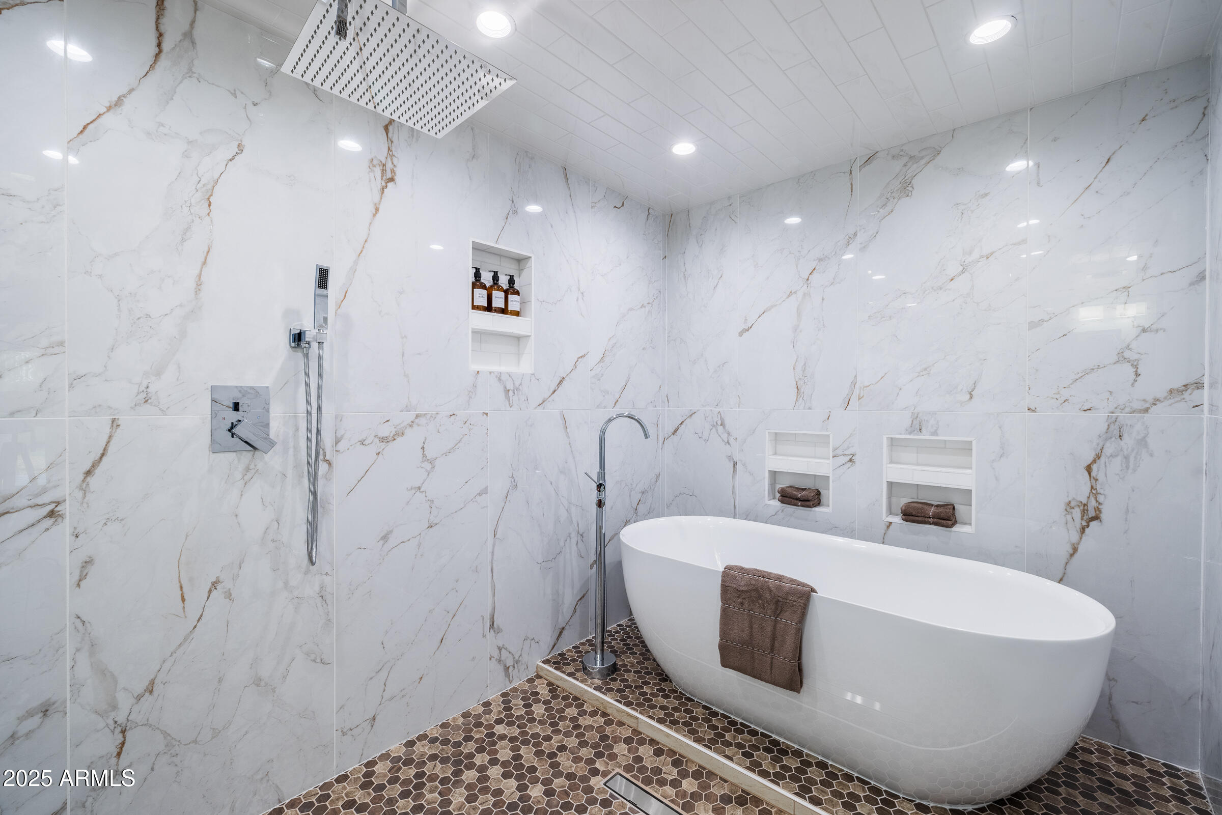 6835 East Peak View Road Scottsdale, AZ 85266 - Photo 21 of 107 a bathroom with a bathtub and shower