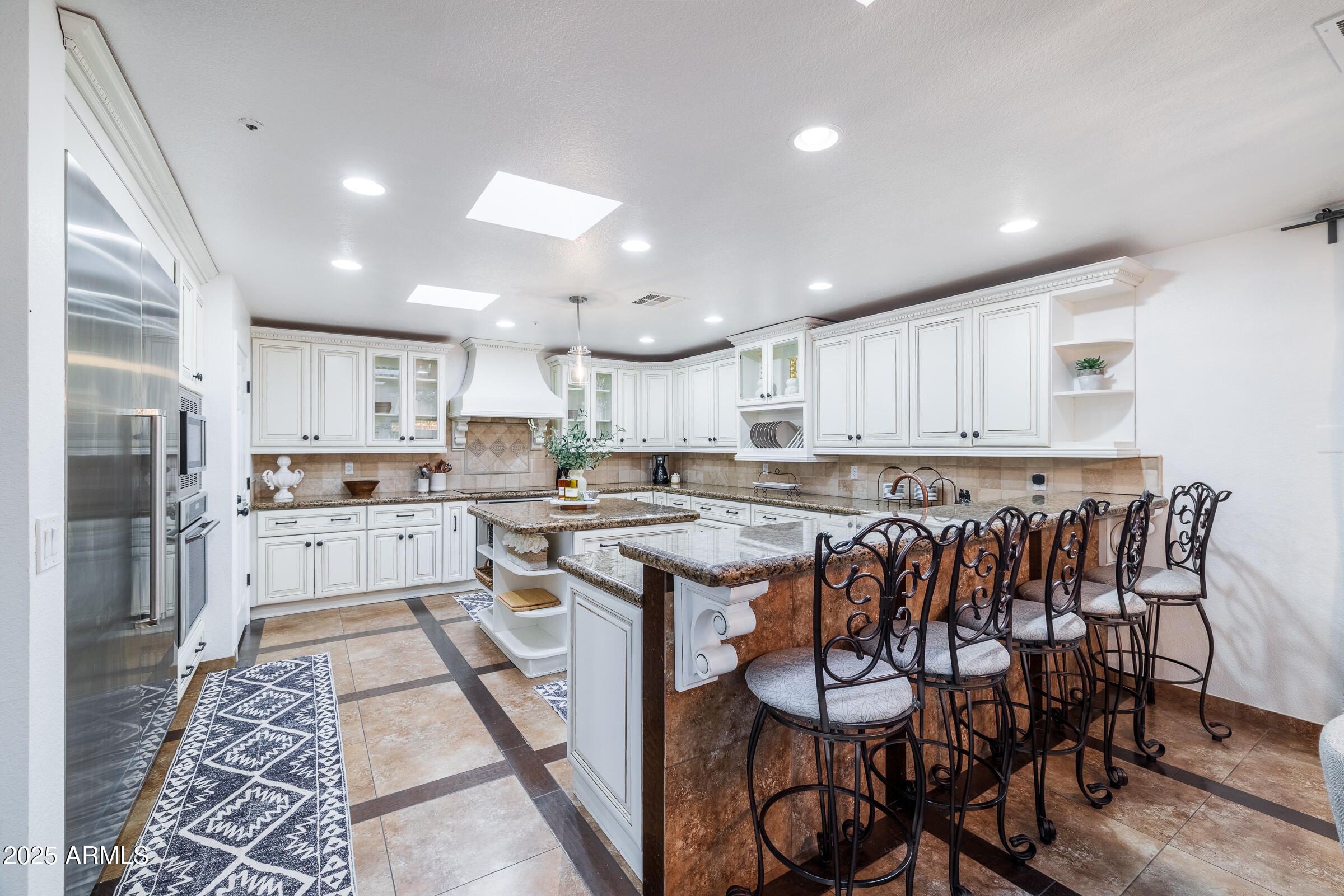 6835 East Peak View Road Scottsdale, AZ 85266 - Photo 4 of 107 breakfast bar