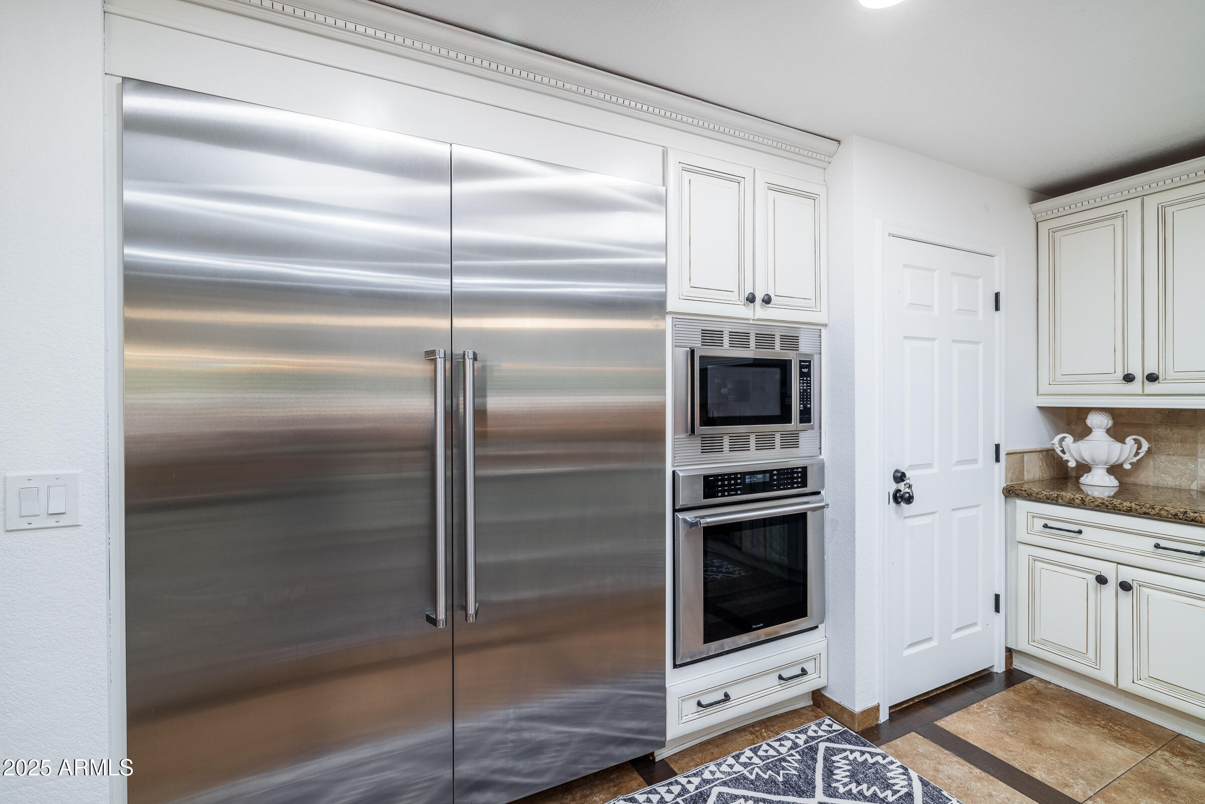 6835 East Peak View Road Scottsdale, AZ 85266 - Photo 9 of 107 gourmet appliances