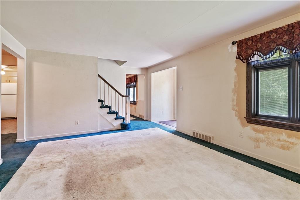 127 Johnston Road Pittsburgh, PA 15241 - Photo 3 of 32 Gallery Image 3