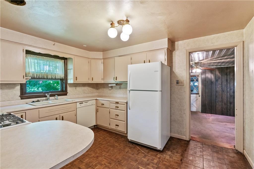 127 Johnston Road Pittsburgh, PA 15241 - Photo 7 of 32 Gallery Image 7