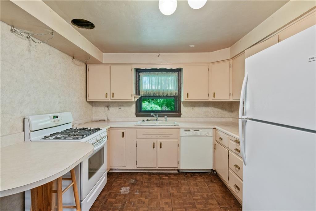 127 Johnston Road Pittsburgh, PA 15241 - Photo 8 of 32 Gallery Image 8